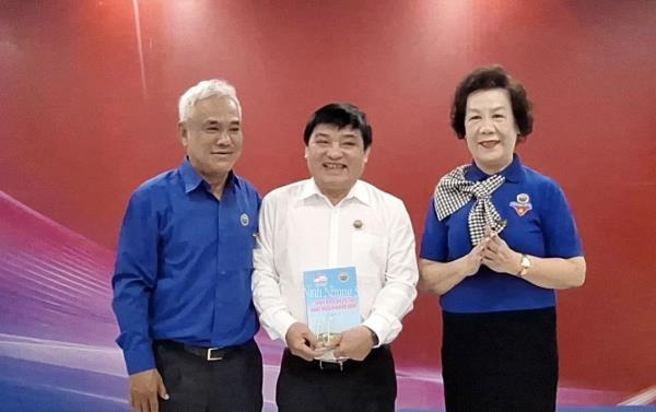 BAN LIÊN LẠC CỰU CÁN BỘ ĐOÀN PHÍA NAM THĂM BÁO TUỔI TRẺ NHÂN KỶ NIỆM 100 NĂM NGÀY BÁO CHÍ CÁCH MẠNG VIỆT NAM 21/6/1925-21/6/2025