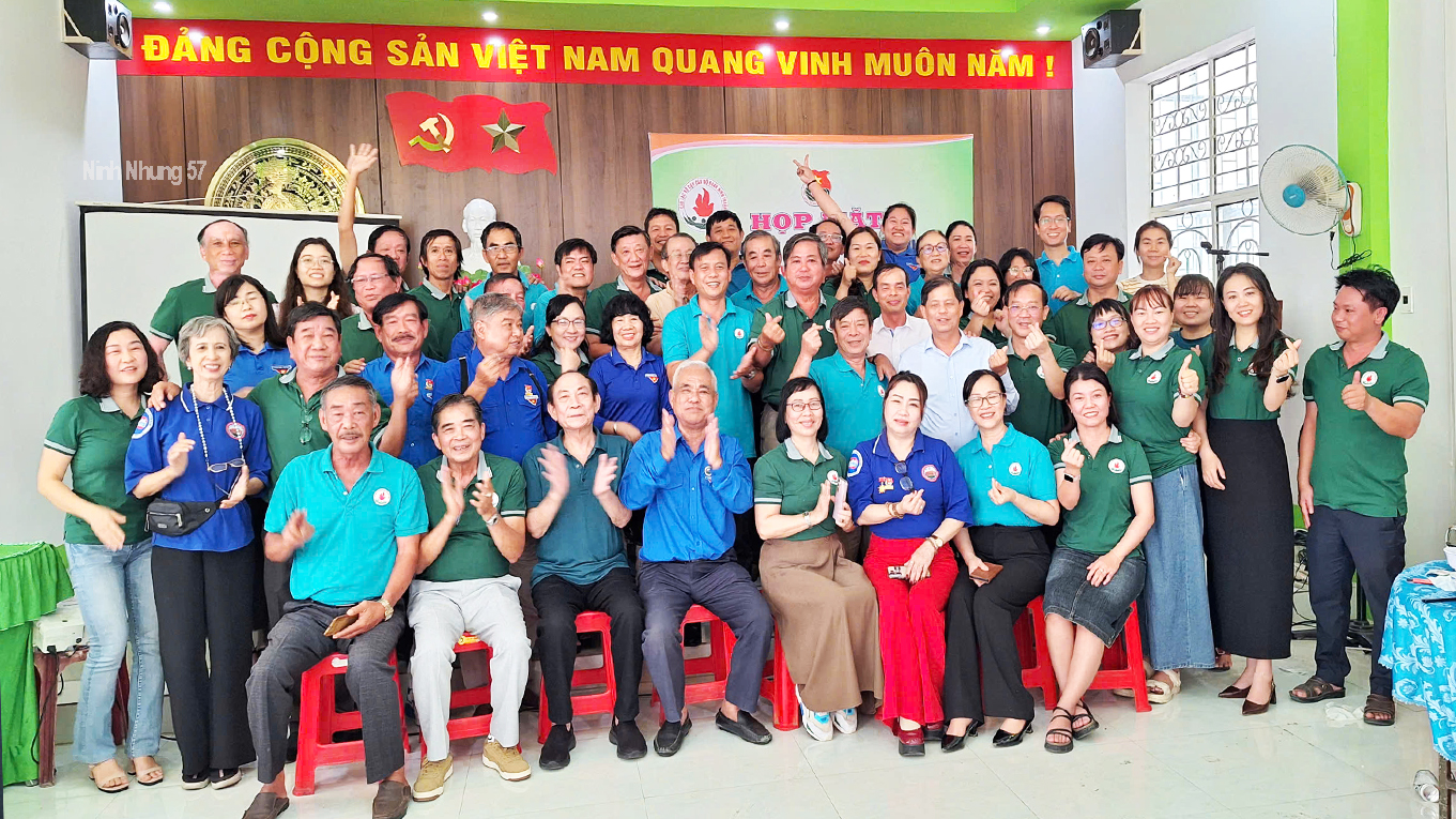 HỌP MẶT TRUYỀN THỐNG CỰU CÁN BỘ ĐOÀN NINH THUẬN TIẾP NỐI NGỌN LỬA 95 NĂM VẺ VANG CỦA ĐOÀN TNCS HỒ CHÍ MINH 